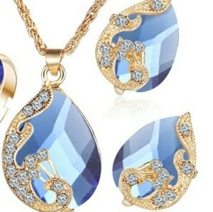 **Crystal Water Droplet Necklace Set**
